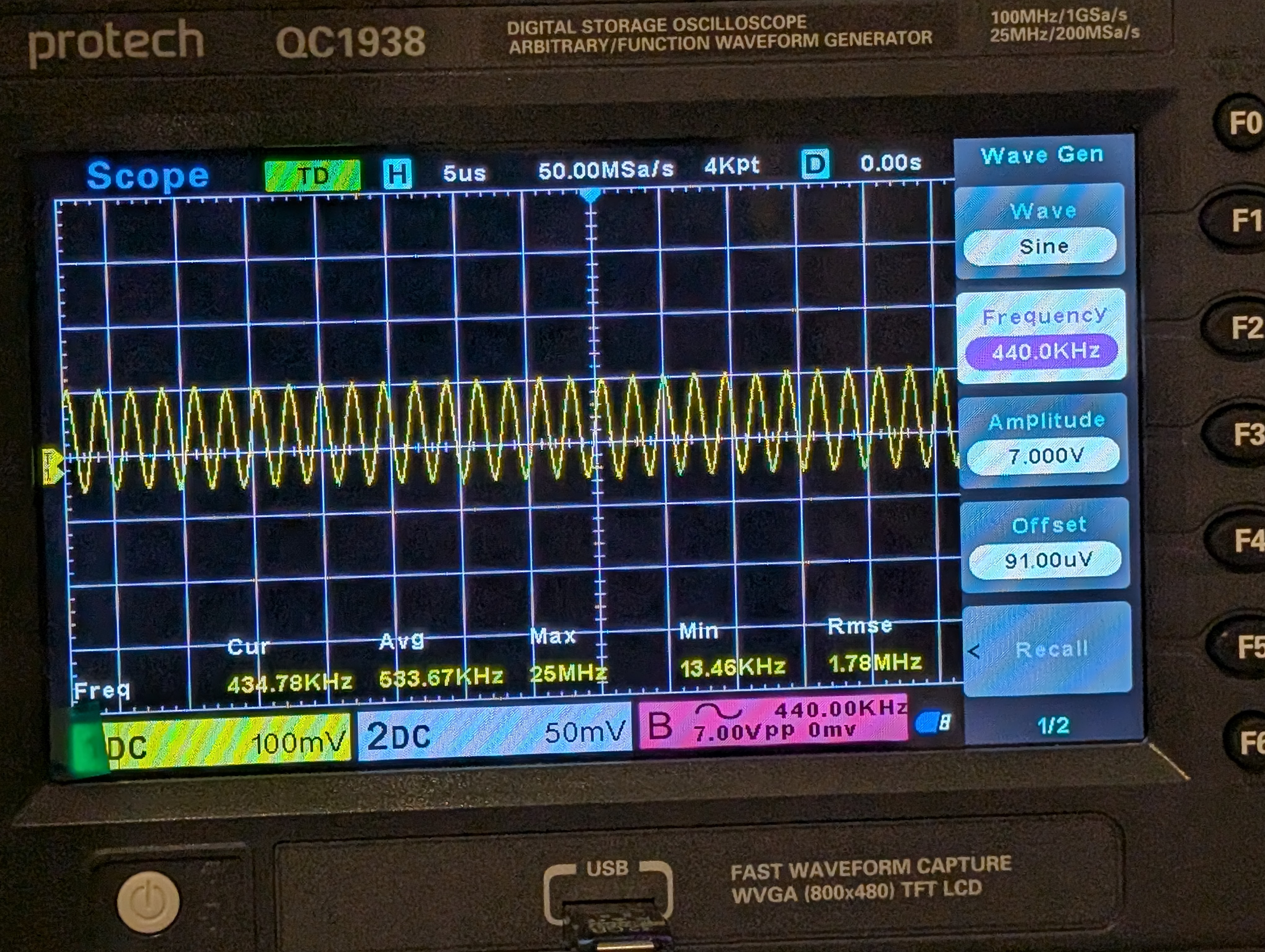 Oscilloscope reading at 440 kHz showing above-resonance response